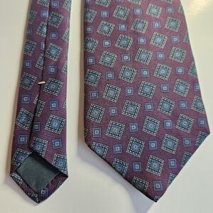 Vintage Oleg Cassini 100% silk from Italy. Made in the USA